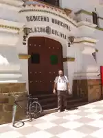 Making a complaint about an Argentinian bus company in the town hall