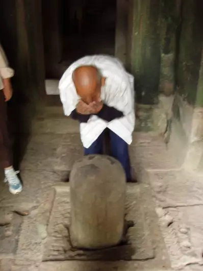 Bowing for linga, the phallus symbol