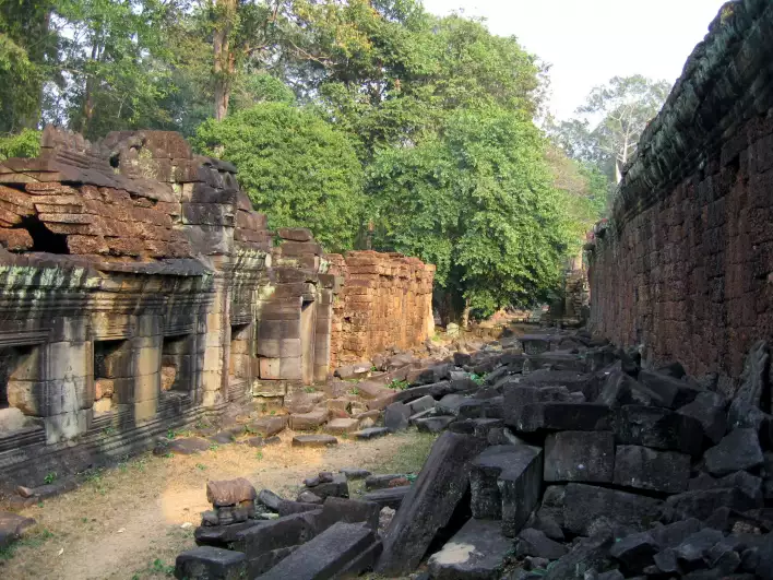 The wall of Banteay Prei