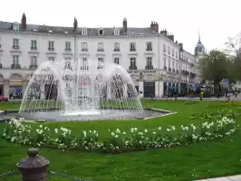 Tours city centre and a fountain