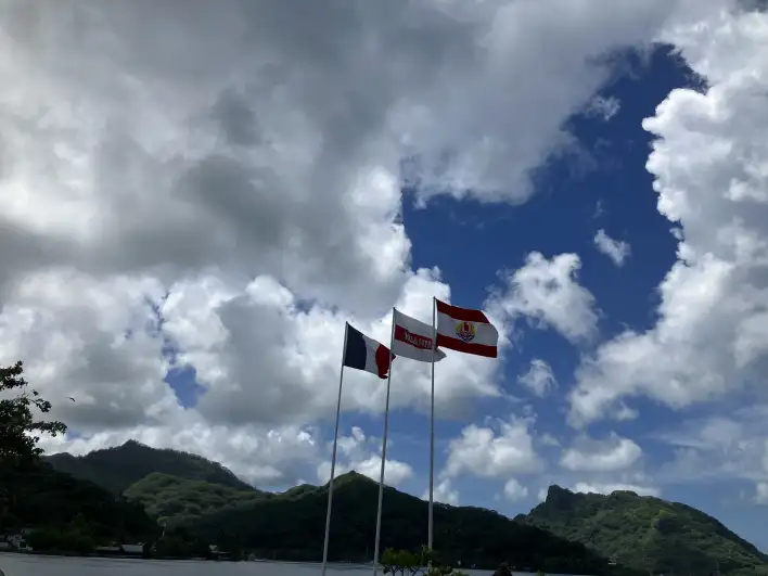 Flags in Fare, Huahine