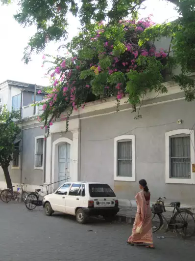 A street view from Pondi