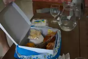Gift box for the participants of the soul-arriving-party of a 4-month-old fetus