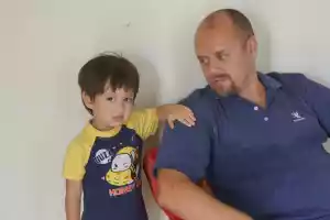 Jori, Dian and Jonis son, was suspicious of the photoshooting