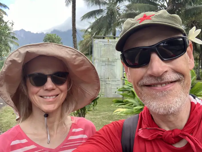 Urban roadside hiking in the jungle