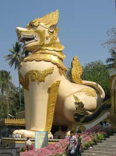 Guardian statue in Shwe Dagon temple