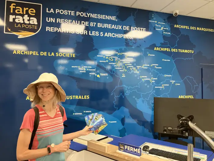 French Polynesia, Tahiti, Papeete mailing postcards