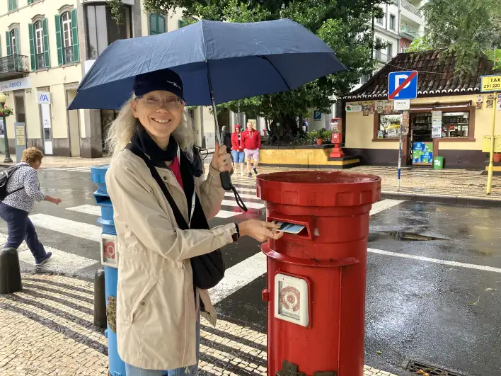 Madeira, mailing postcards