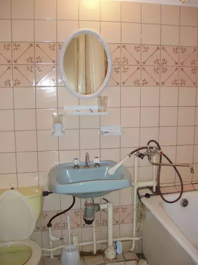 Bathroom from the 1970s