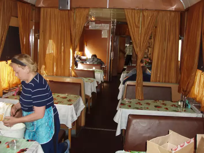The restaurants in the trains are usually empty