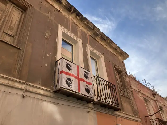 Flag with beheaded saracens