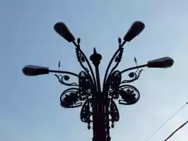 Even the street lights are decorated near the palace