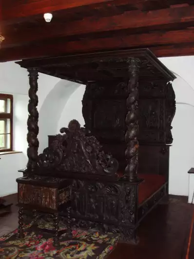 Another guest bed