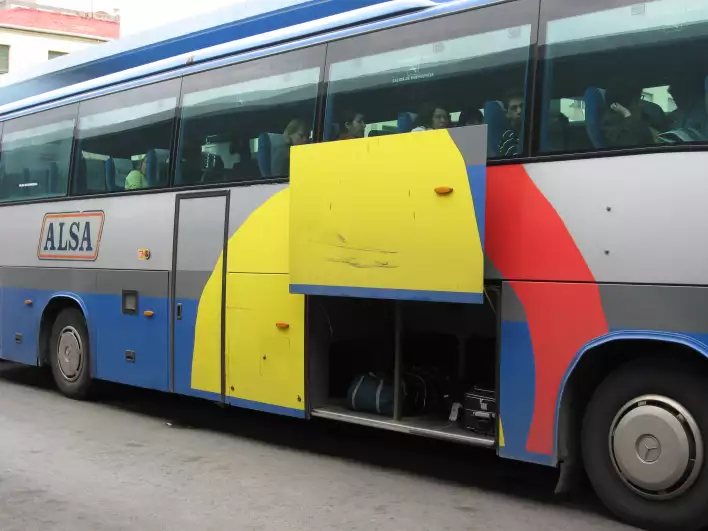 ALSA bus drivers left trunks wide open without anyone guarding luggage