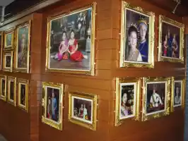 Thai people like staged photographs