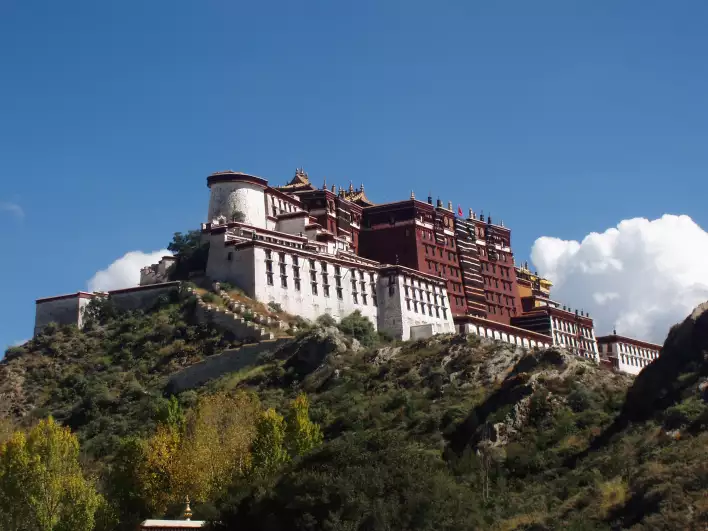 Yet another photo of Potala, wow, the holiest of the holiest photos on heaven and earth