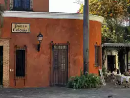 Paseo Colonial for neocolonialists